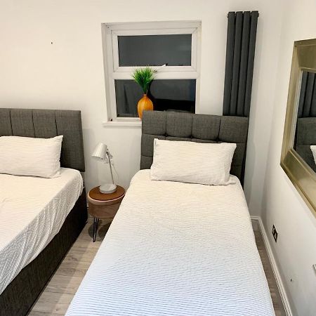 Modern 2 Bedroom Apartment With Private Garden Near Canary Wharf London Exterior foto