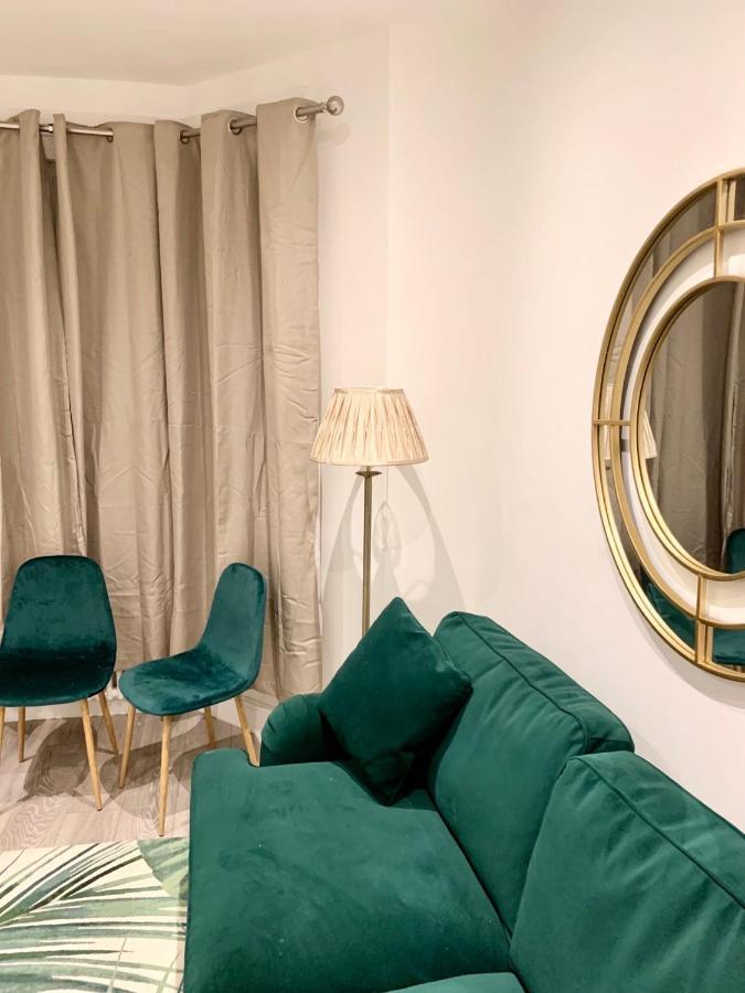 Modern 2 Bedroom Apartment With Private Garden Near Canary Wharf London Exterior foto