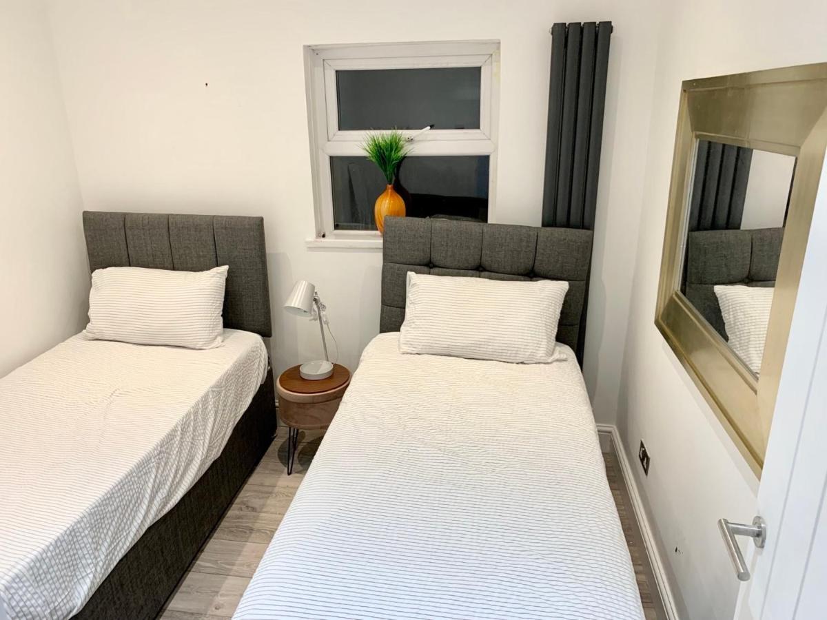 Modern 2 Bedroom Apartment With Private Garden Near Canary Wharf London Exterior foto