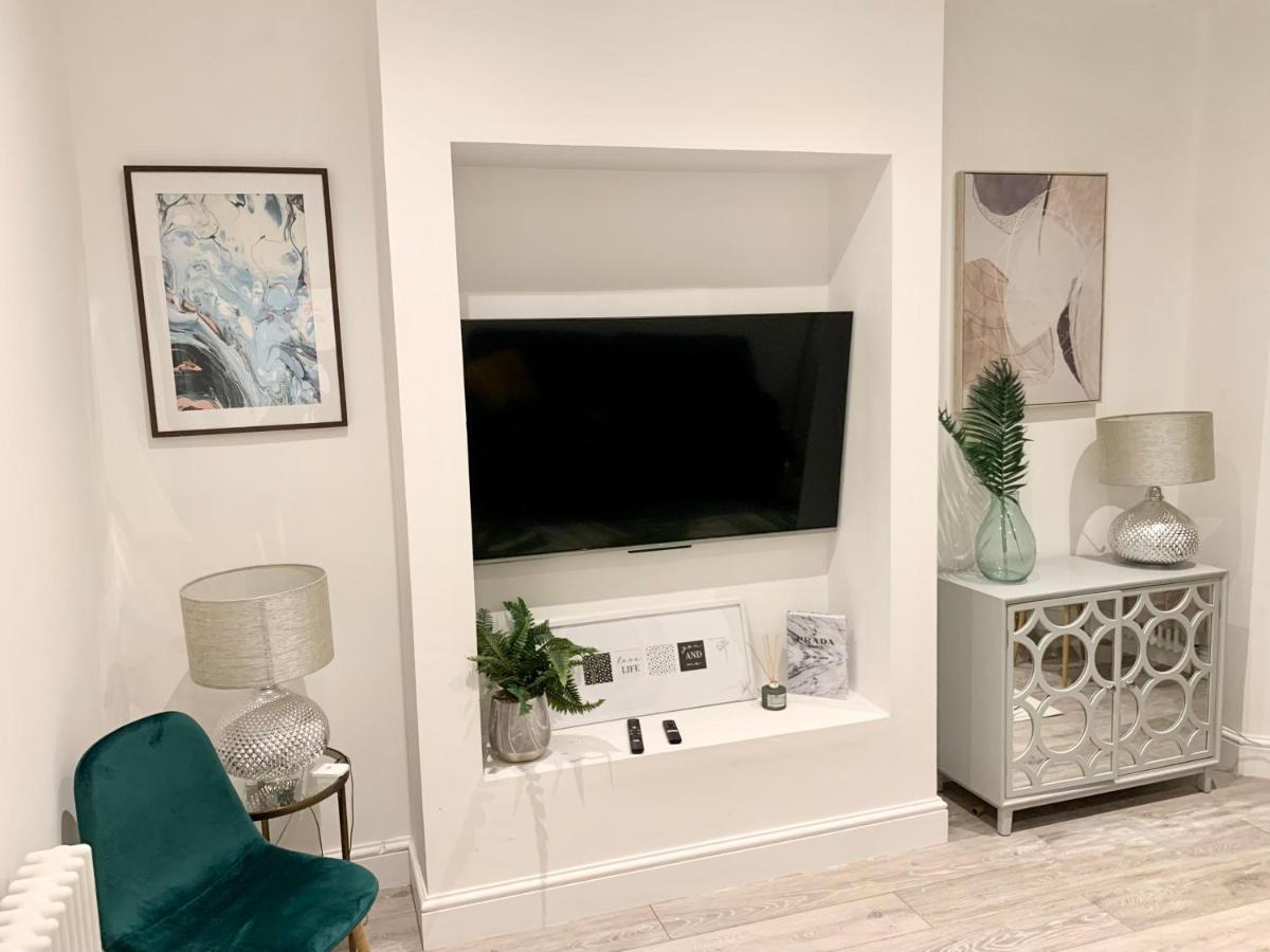 Modern 2 Bedroom Apartment With Private Garden Near Canary Wharf London Exterior foto