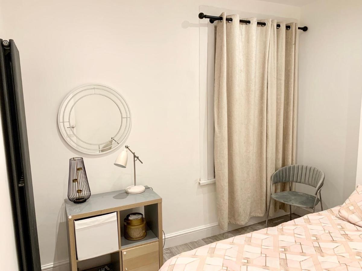 Modern 2 Bedroom Apartment With Private Garden Near Canary Wharf London Exterior foto